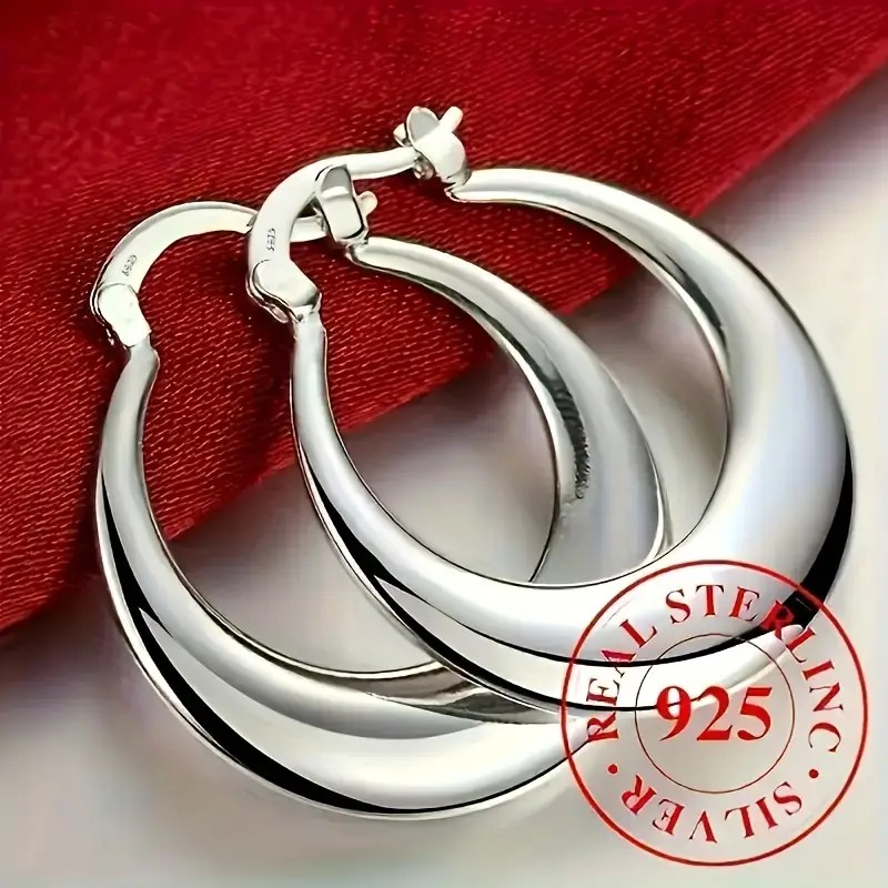Circle Earrings, Simple And Grand, Outline Elegant Contours With Smooth Lines, Featuring A Soft Luster That Adds A Touch Of Sophistication T